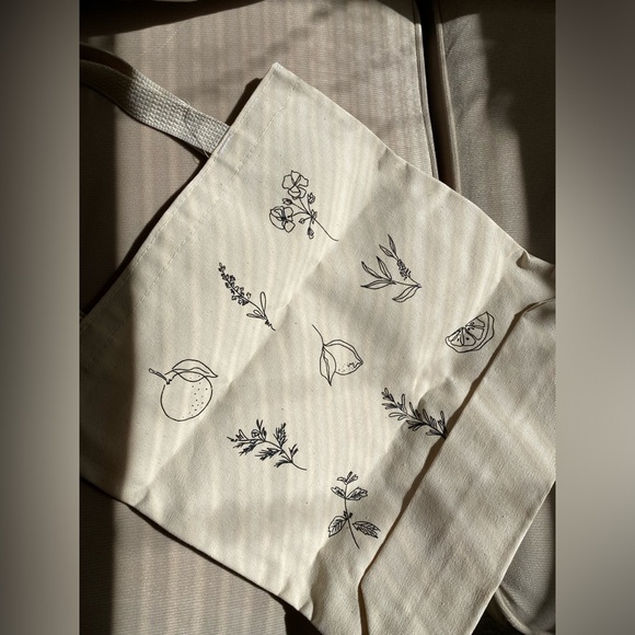 vitruvi Handbags - VITRUVI Botanical Tote NEW organic cotton shopping bag